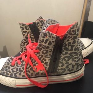 Converse One Star leopard print neon pink size 6 women’s (fits like 5-5.5)